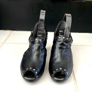 Bella-Vita 7.5M Black leather peep toe biker style 2” heels- EUC